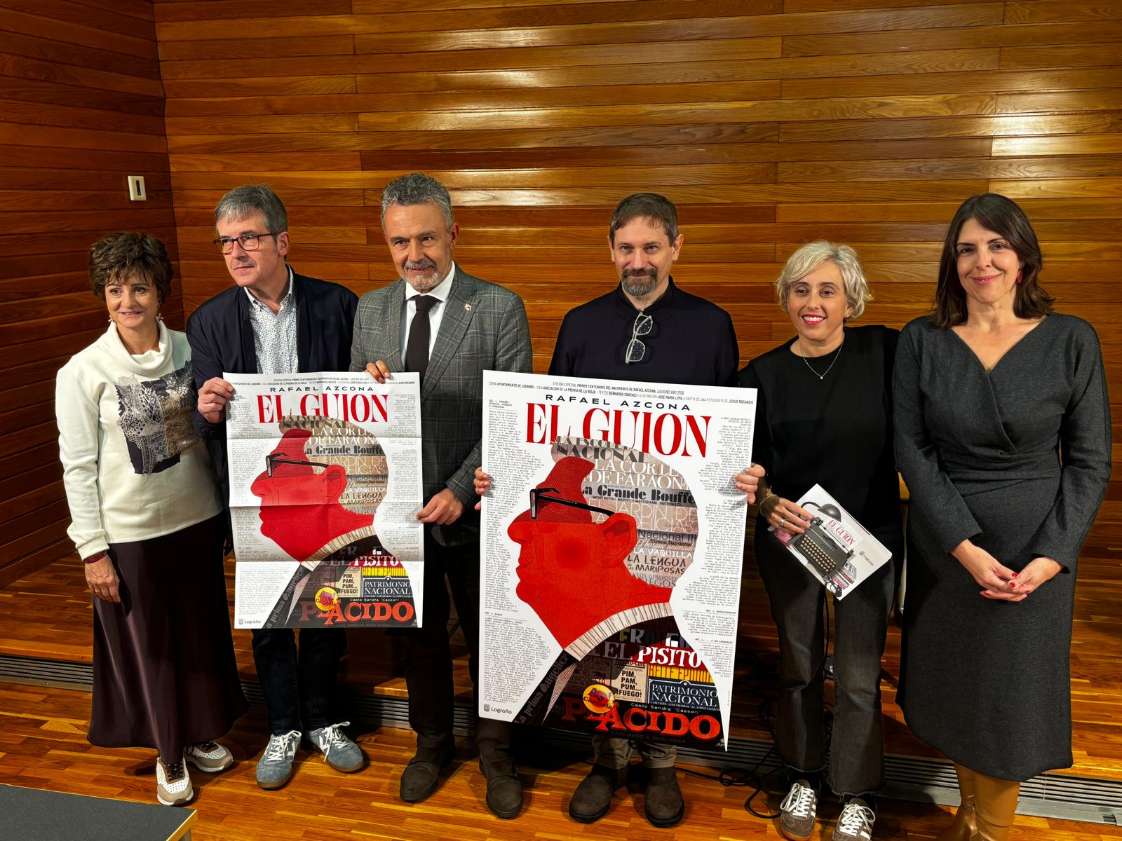 Imagen El Ayuntamiento y la Asociación de la Prensa acercan la vida de Azcona a los hogares con una publicación que se transforma en un cartel de cine